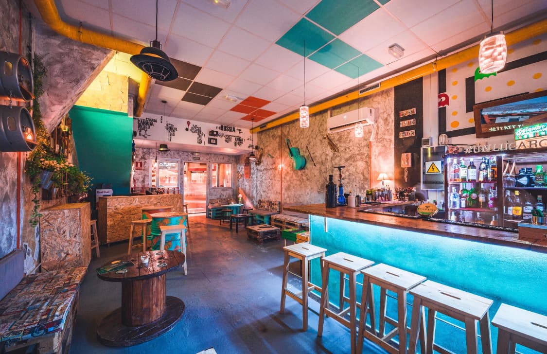 Un Lugar Cocktail Bar, la primera vida del local.